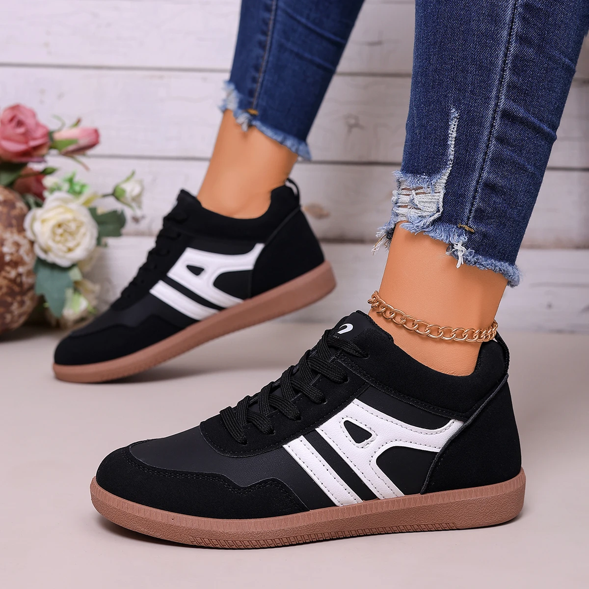 New 2025 Ladies Black Soft-soled Comfortable Sneakers Women's Leisure Joker Walking Shoes Tenis Feminino Zapatillas Mujer