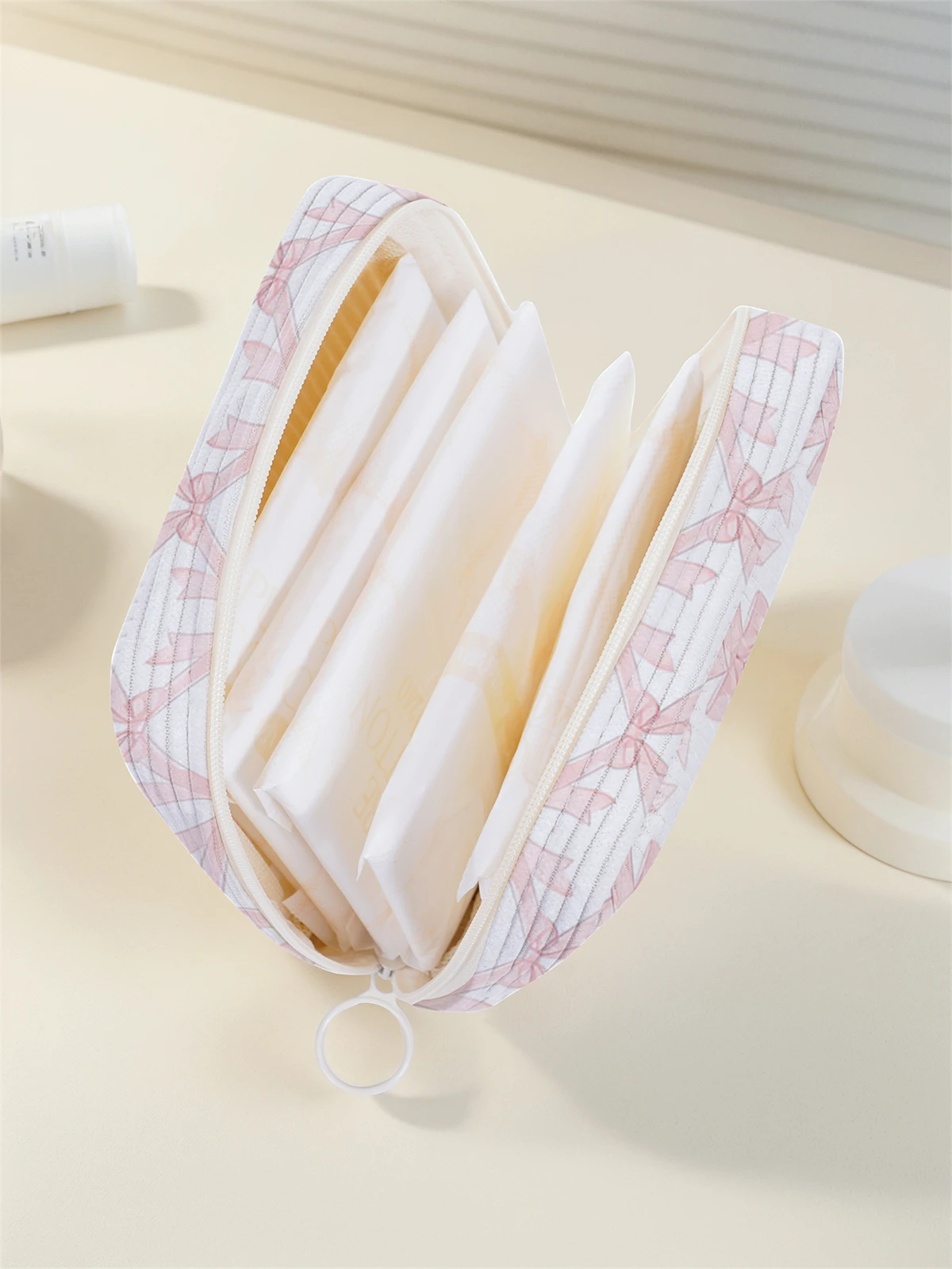 Butterfly pattern printed sanitary napkin storage bag, women's lightweight tissue bag, sanitary tissue bag