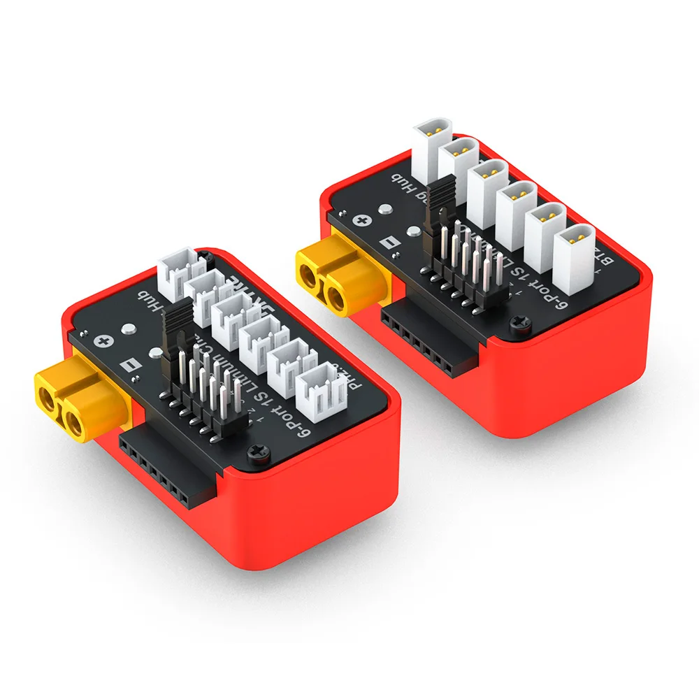 Chargeur multiport 10 ports 100W PD QC rapide USB C entouré de smartphones et tablettes en charge