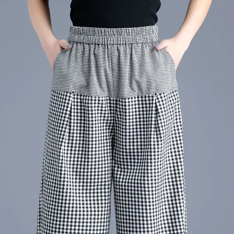 Рисунок 5 - Модные эластичные брюки-шаровары в клетку с карманами