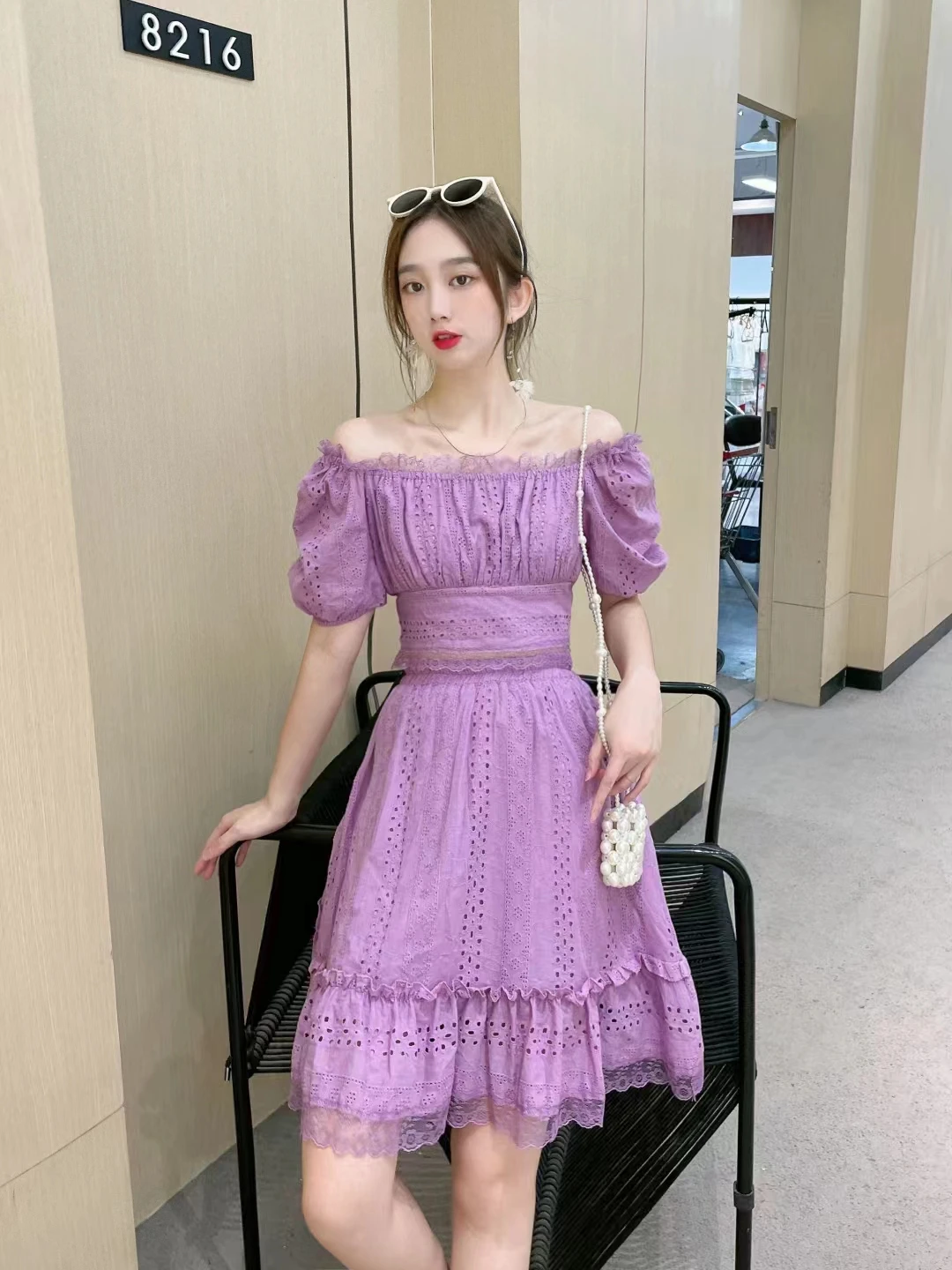 

Женский винтажный костюм с вышивкой, комплект из двух предметов: укороченный топ с вырезом лодочкой и открытыми плечами и мини-юбка с высокой талией, Новинка лета