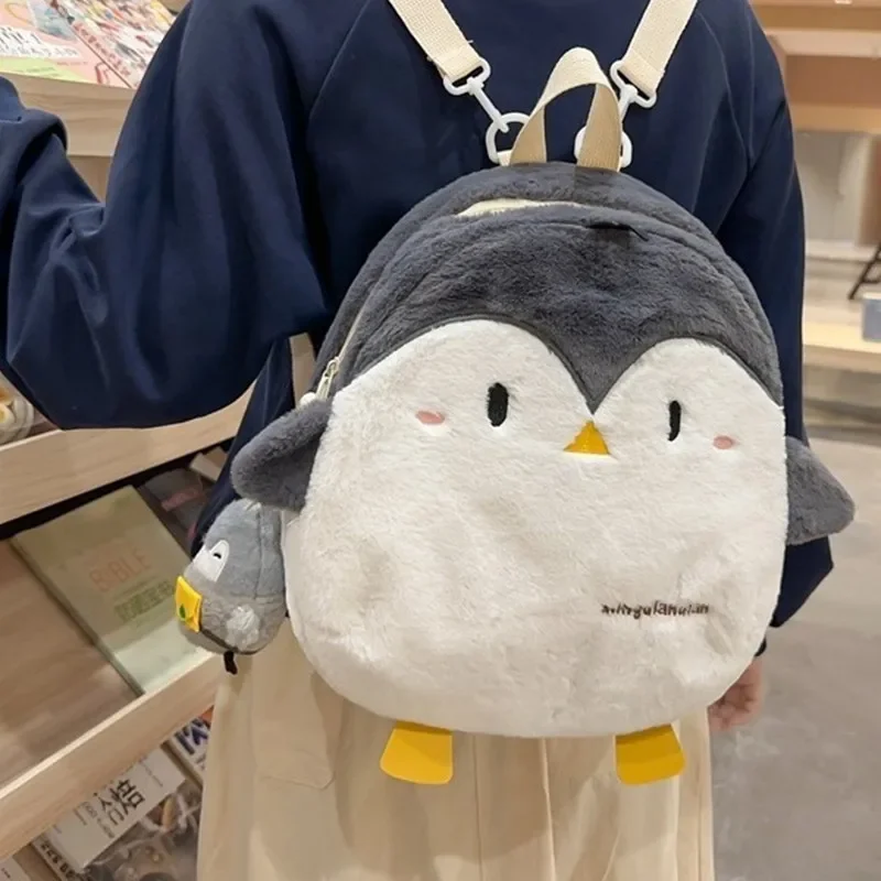 

Женский плюшевый рюкзак с мультипликационным пингвином, вместительный школьный рюкзак для девочек с забавным мультипликационным рисунком, 2024
