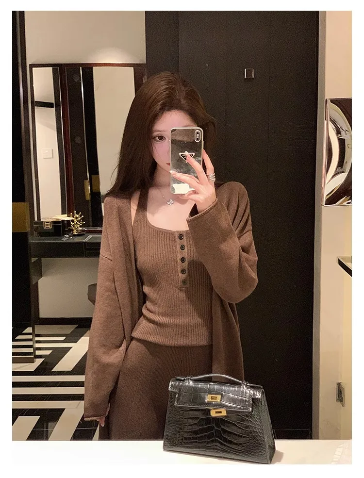 Conjunto de 3 piezas de punto para mujer, chaleco con cuello halter, cárdigan largo, pantalones largos, ropa informal lisa de moda coreana, otoño e invierno, nuevo