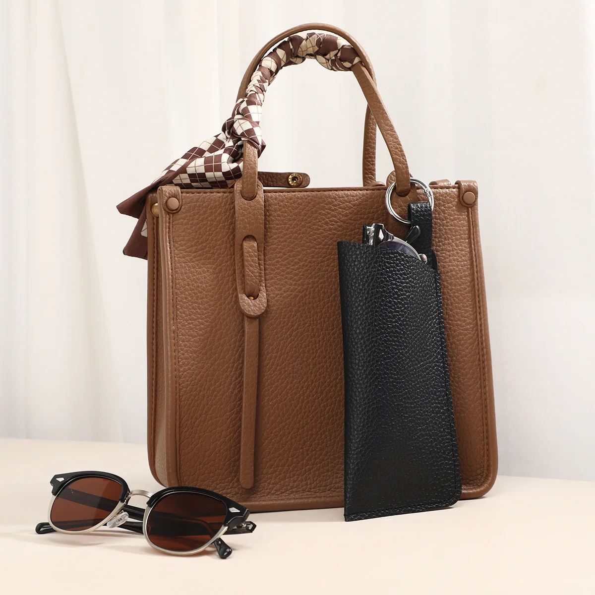 Lychee Pattern Water-Resistant PU Leather Eyewear Case - Durable & Easy to Maintain