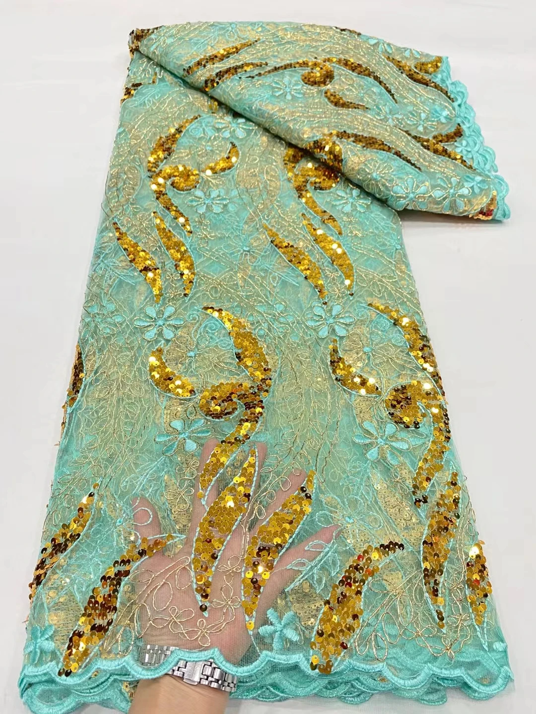 

Новейшая чистая африканская кружевная ткань 2023, Высококачественная французская сетчатая кружевная ткань с золотыми блестками для шитья свадебного платья PDP23119