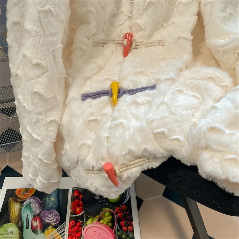 2023 Winter New Loose White Lamb Wool Coat Women's Short Color Horn Button Sweet Top Hooded Soft Commuter Zipper Solid Color