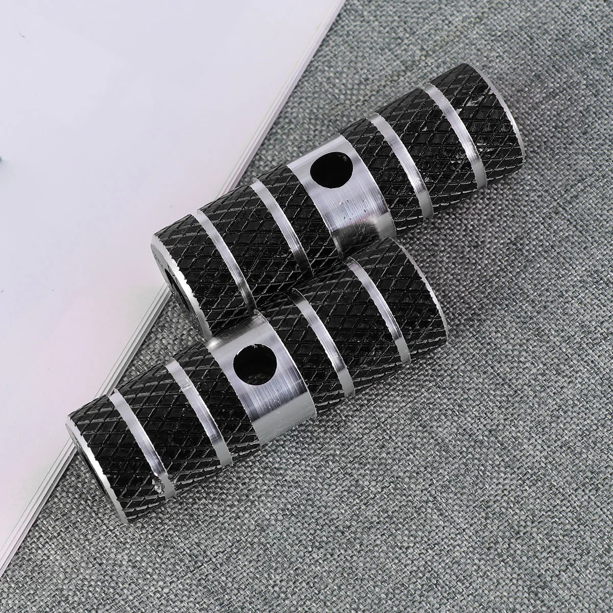

One Pair Durable High Quality Bike Cylinder Seat Axle Stunt Pedals Stunt Pegs for Bicycle