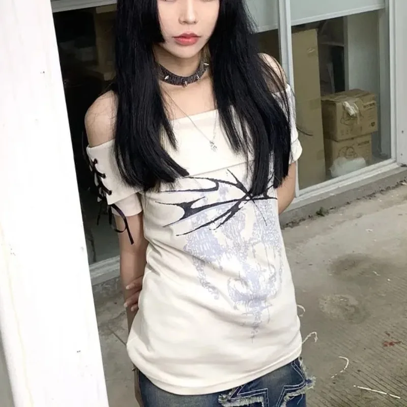 Lace-up with Neckline Detail Punk Girl Print Slit Gloves White Y2K T-Shirt main image 0
