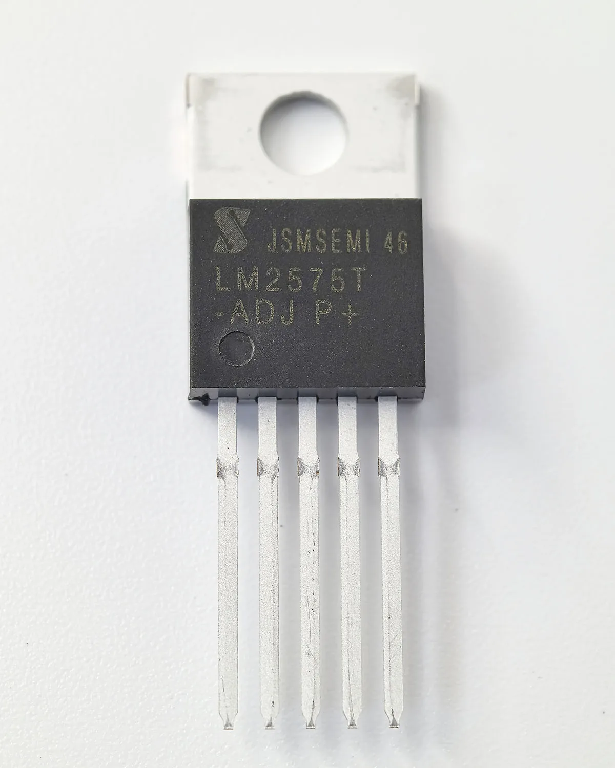 

LM2575 LM2575T-12 LM2575T-5.0 LM2575T-3.3 LM2575T-ADJ TO-220-5 2A DC-DC Power IC Chip Step-down Switching Regulator