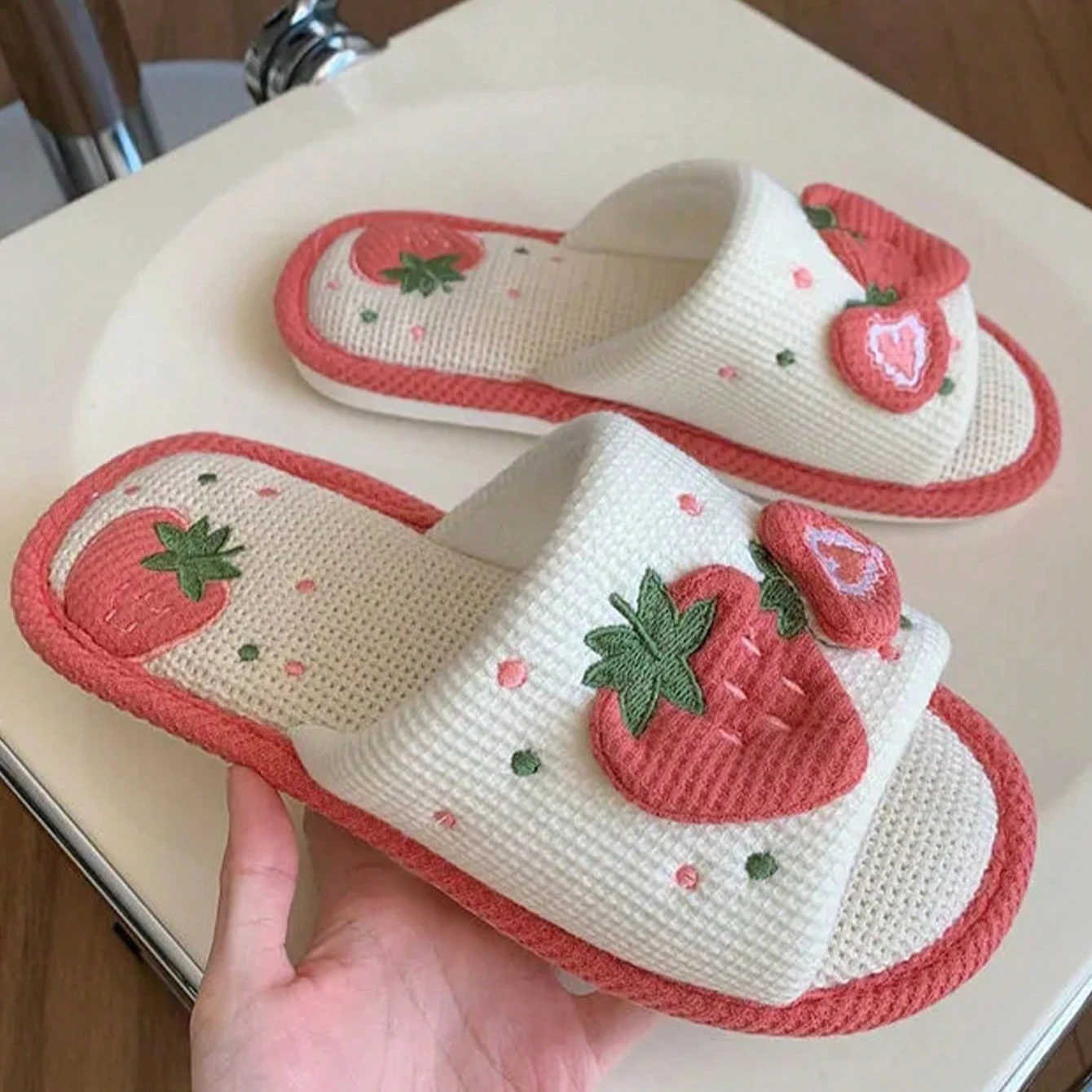 2023 New Fashion Soft Ladies Casual Cute Strawberry Pattern Design Comfortable Female Linen Home Slippers - 5