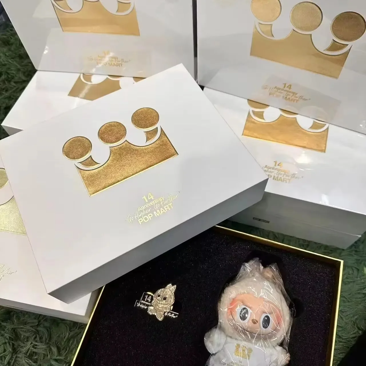 Labubu 14周年 スタッフ限定 ギフトボックス キーホルダー Popmart 14th Anniversary Employee Gift Box Labubu Vinyl Doll Doll