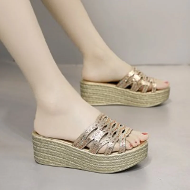 

Rhinestone Cutout Summer Platform Wedges Shoes Women Slippers 2023 Gold High Heels Slides for Office Daily тапочки