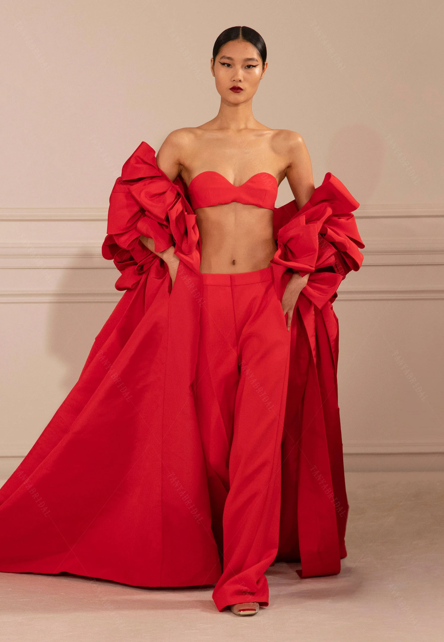 Veste de mariage rouge à manches courtes bouffantes
