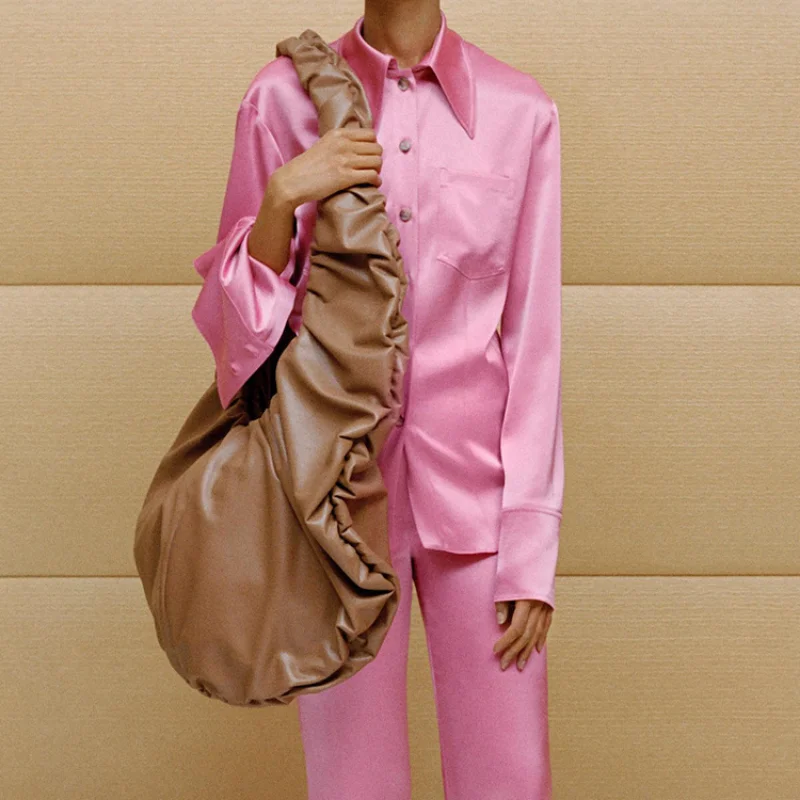 

Женская однобортная рубашка с отложным воротником и длинными рукавами