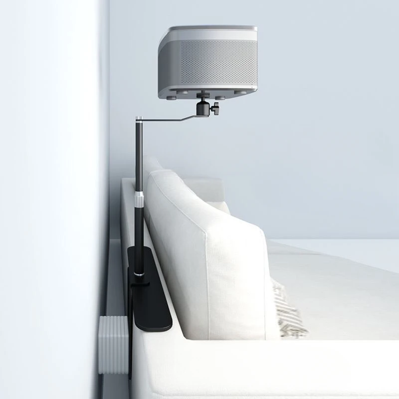 

Кронштейн проектора скрыт, без пробивки и зажима. Очень толстый диван на изголовье кровати