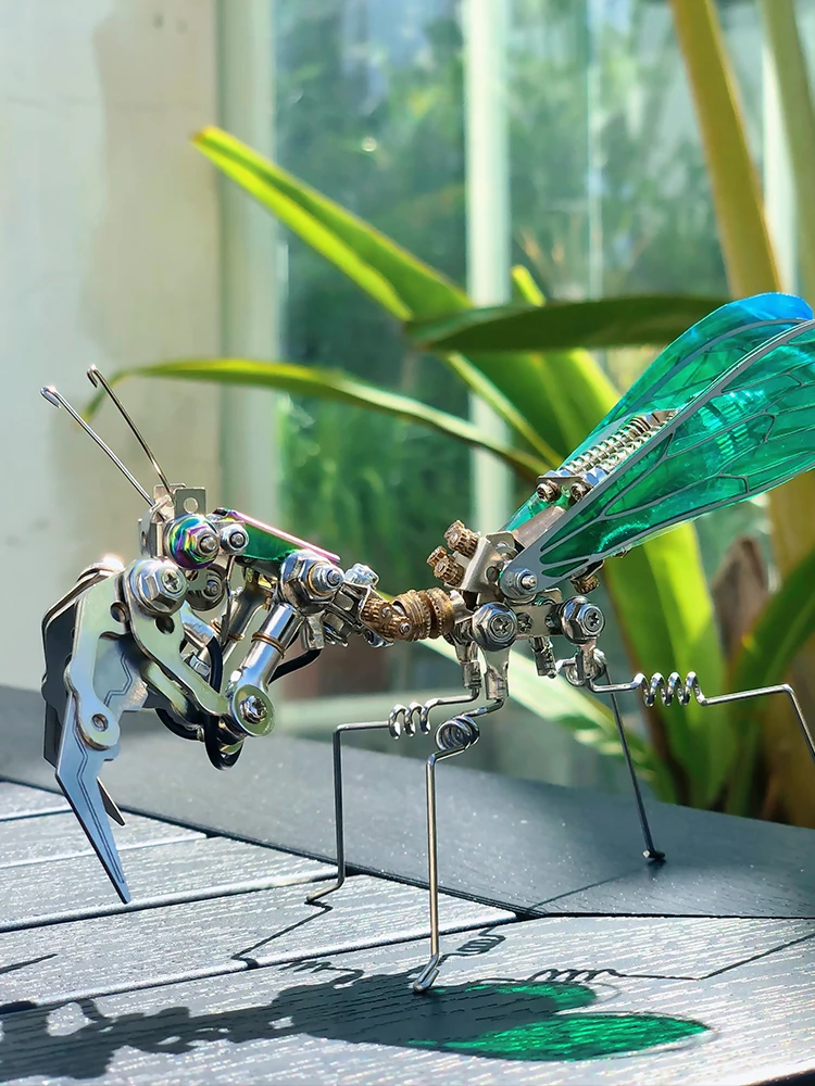 スチームパンクな祈りのカマキリ、3D機械式昆虫、ファンタジーの祈り