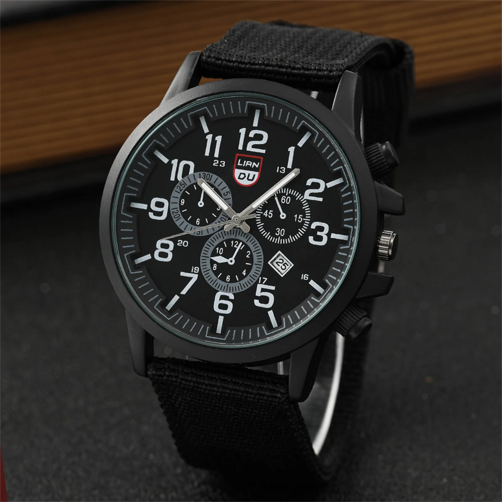 Lancarro Men Tactical Military Hallow Watch Field Impermeabile Semplice Quadrante Grande Calendario Tre Occhi Cinturino Intrecciato In Nylon Decorato