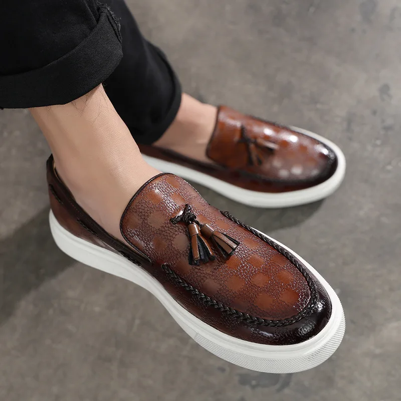 

Men's Casual Shoes Embossed Leather Men Retro British Style Tassels Loafers Mens Comfortable Outdoor Driving Flats