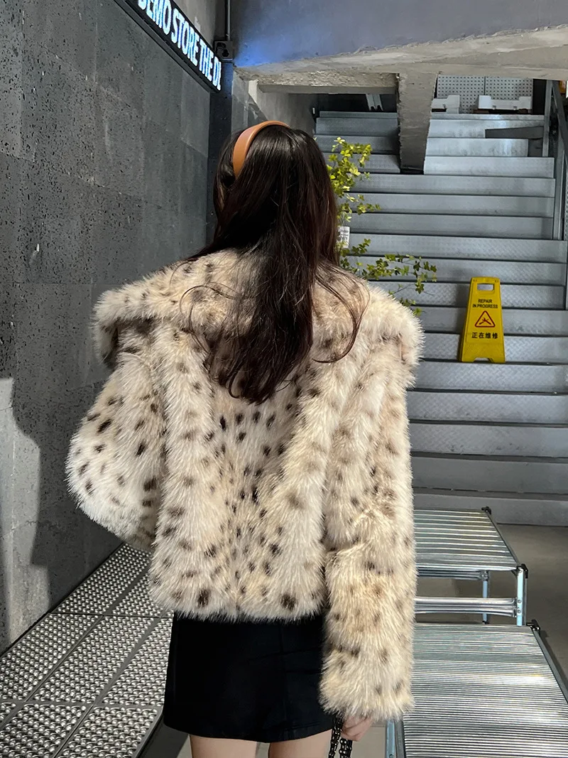 Leopard Point Short Fur Coat for Women Turndown Collar Casual Faux Fur Coat Fluffy Jacket Artificial Fur Coat Winter 2023