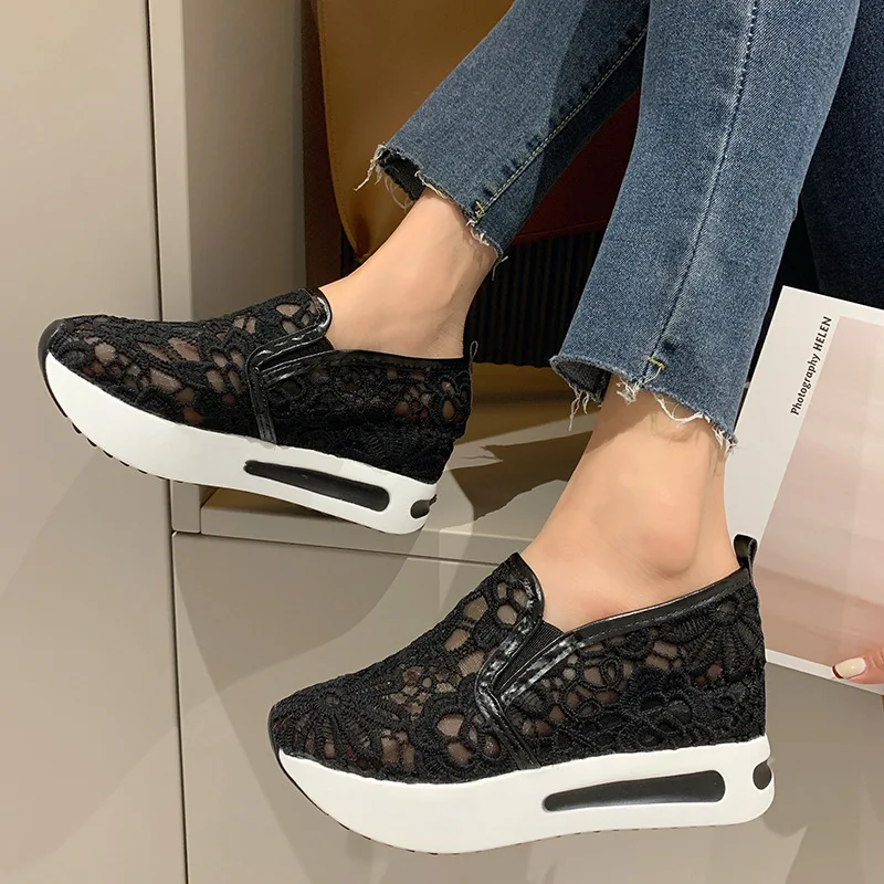Classic Black Embroider Sneakers for Women - Uniqwear