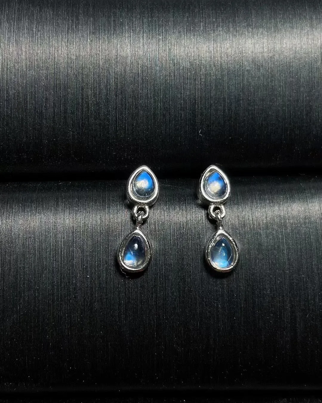 

2023 New Hot Selling S925 Sterling Silver Natural Indian Moonlight Stone Charm Droplet Earrings Without Optimized Main Stone