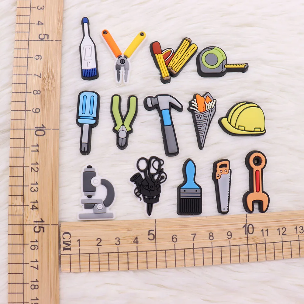 1-14PCS PVC 도구 브러시 펜치 가위 스크루 드라이버 렌치 해머 구두 매력 슬리퍼 액세서리 버클 나막신 핀 소년 선물