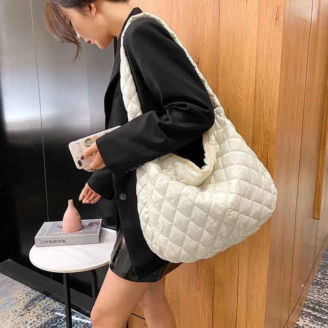 2022 Lattice Pattern Lub xub pwg hnab Chaw Cotton Handbag Cov Poj Niam Loj Loj Tote Hnab Feather Padded Poj Niam Quilted Shopper Hnab 1