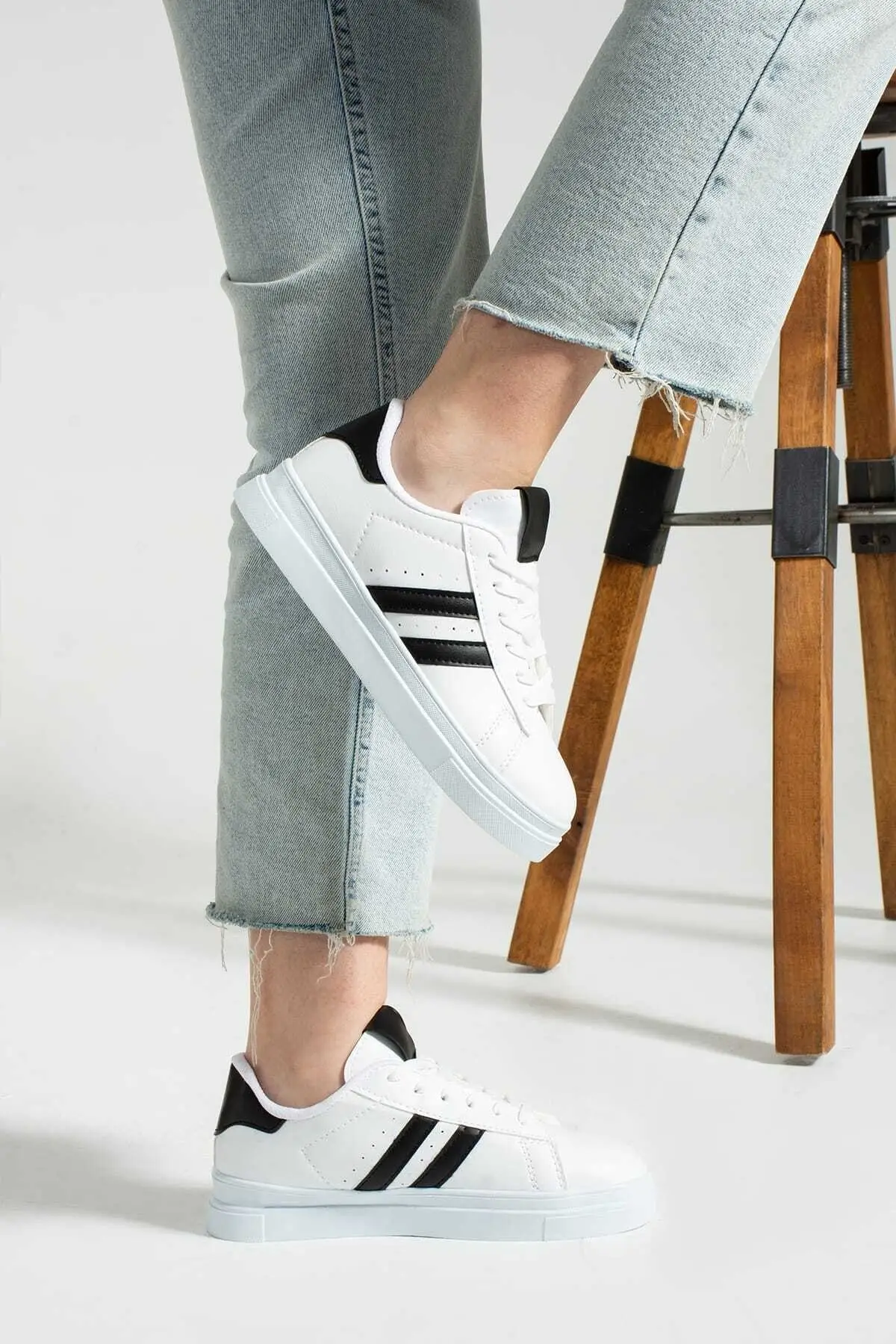 Unisex Sports Sneakers Shoes