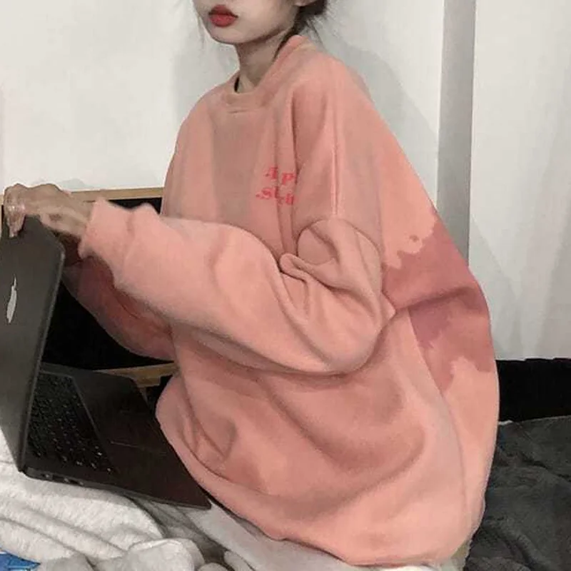 2023 New Autumn and Winter Cute and Sweet Niche Tie Dyed Strawberry Print Round Neck Loose Casual Oversized Women's Pullover