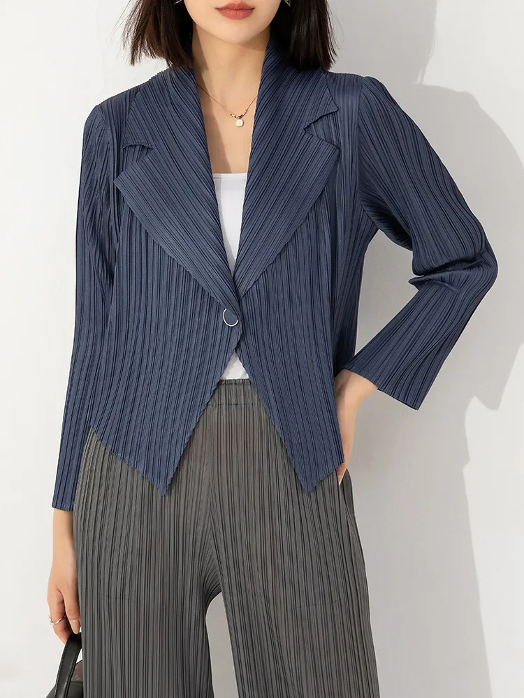 Miyake Pleated Coat Women's Early Autumn New Style 2023 Fashionable Versatile Suit Collar One Button Temperament Short Suit Top