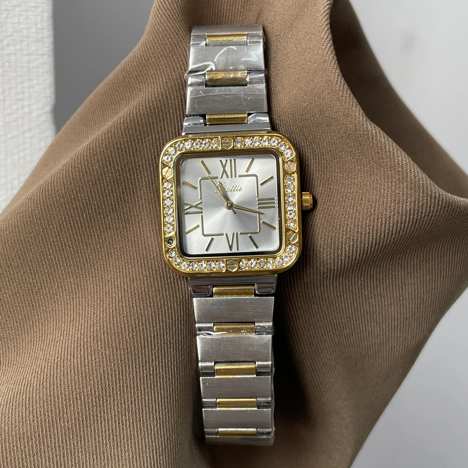 Elegant Women's Luxury Silver Quartz Watch - High-Quality Fashion Timepiece