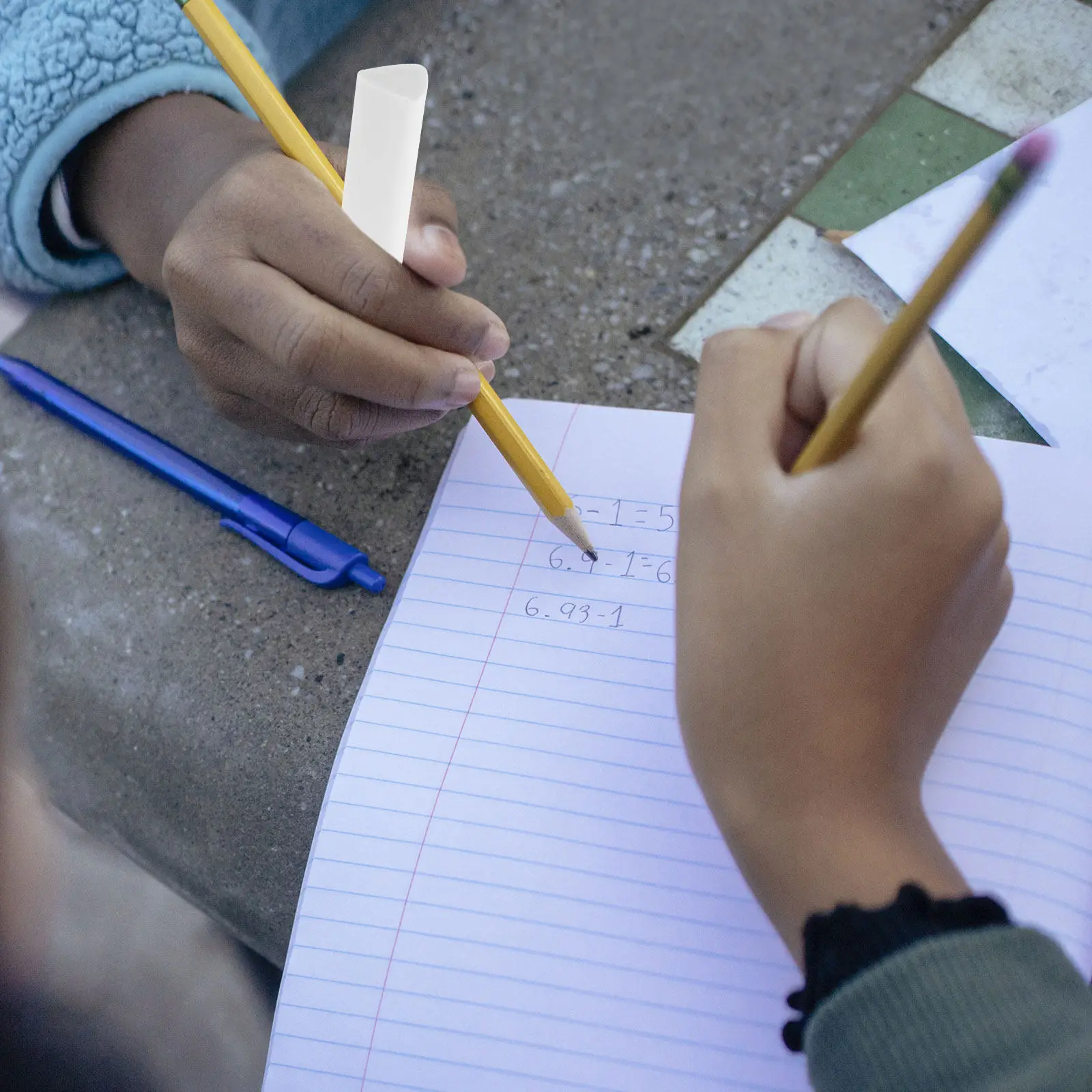 연필용 부드러운 삼각형 지우개 15개, 친환경 학용품, 번짐 없이 지우기, 정밀한 모서리 청소에 이상적
