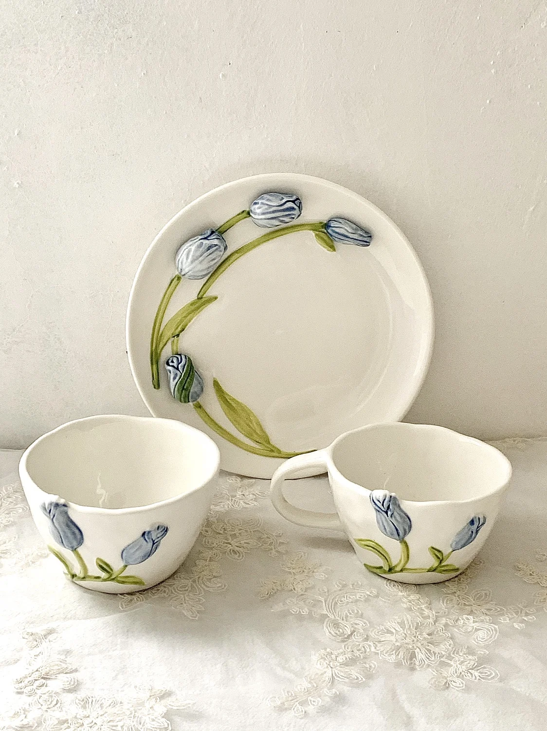 Ins Hot Creative Ceramic Coffee Mug Plate Bowl Set Pink Blue Embossed Tulip Tablewares Personalized