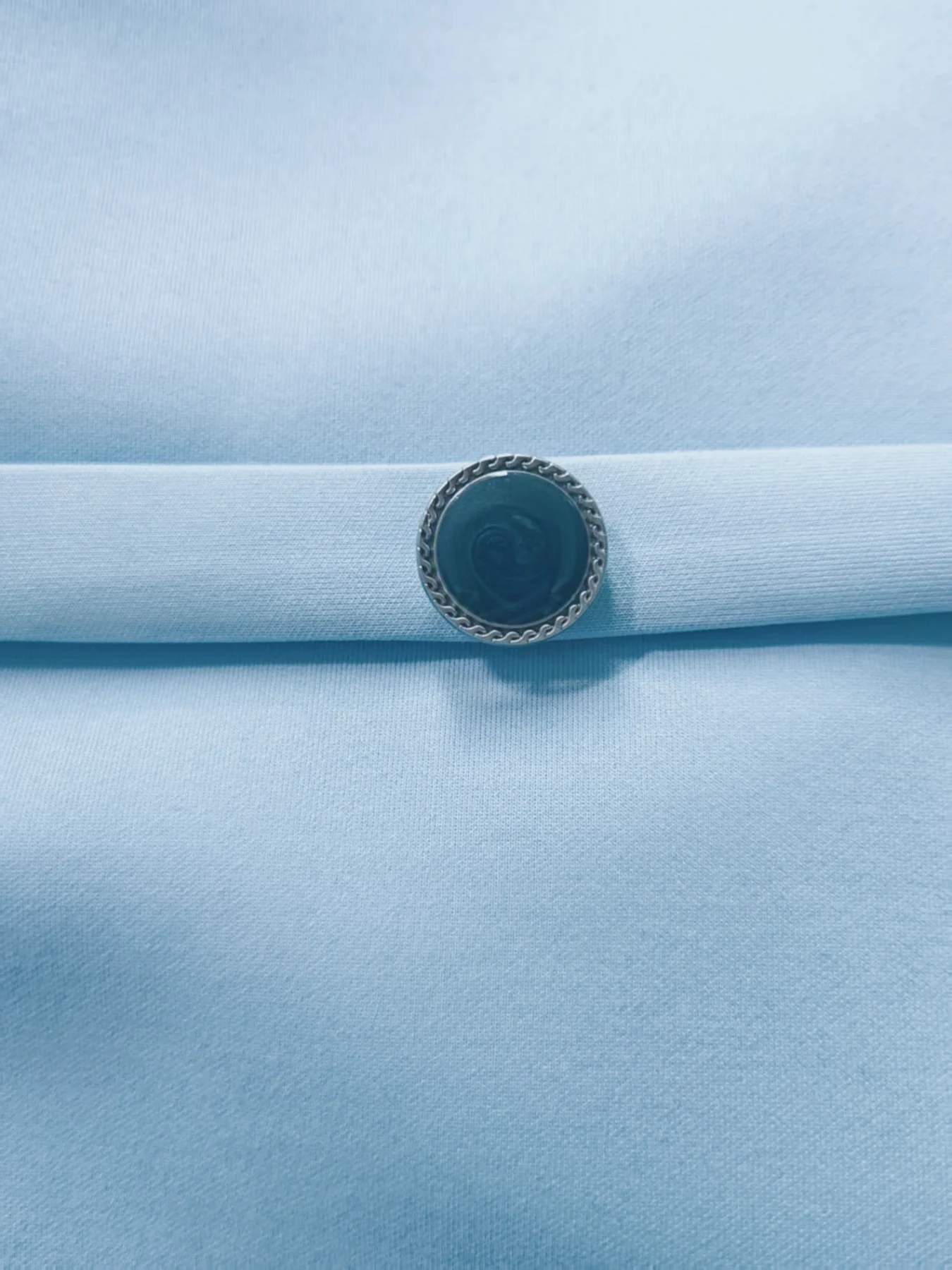 أنيقة بلون تخفيف حزب بدوره إلى أسفل طوق قارب الرقب...