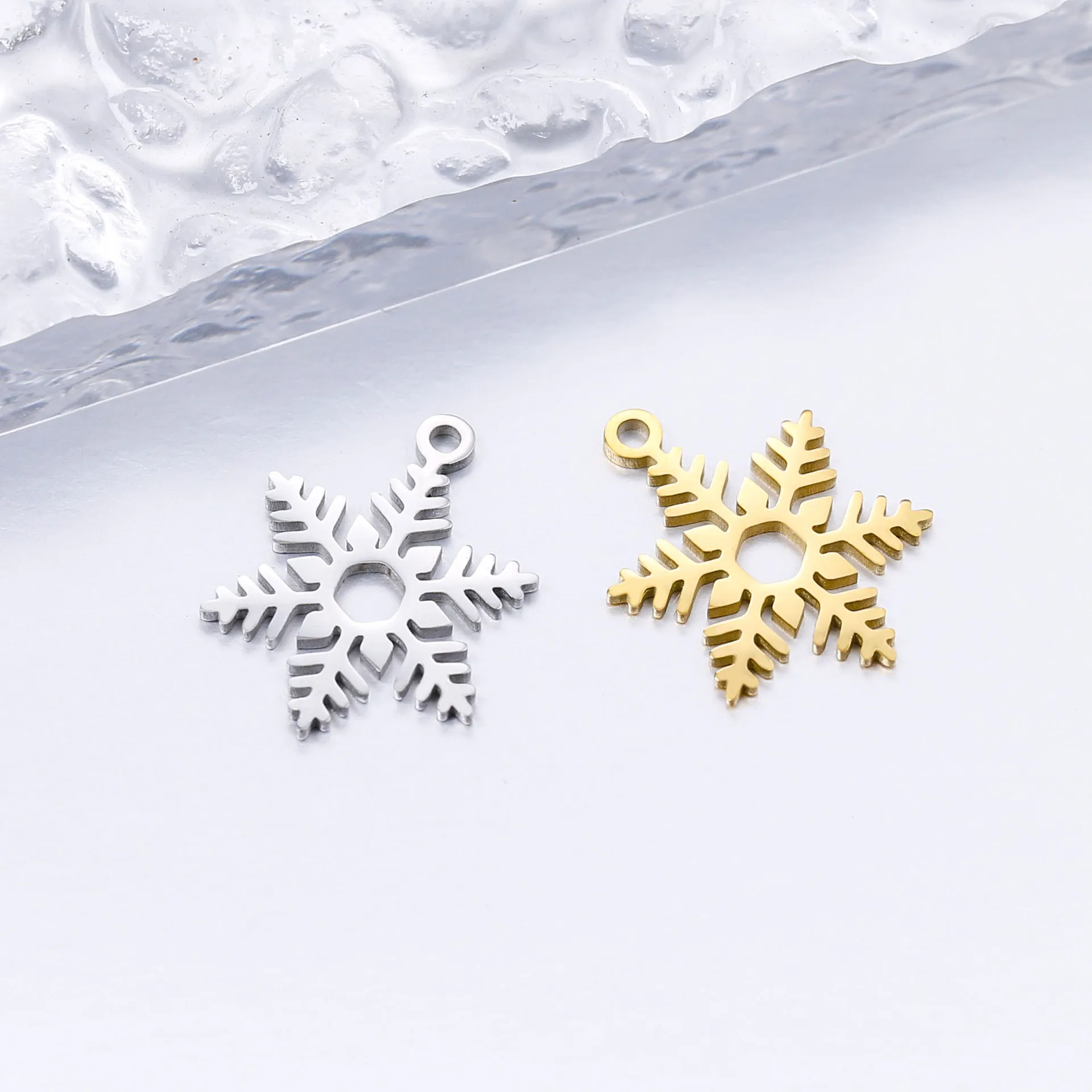 

10pcs Stainless Steel 15*20mm Chrismas Snowflake Pendant Charms For DIY Jewelry Necklace Bracelet Making Findings Handmade Gifts