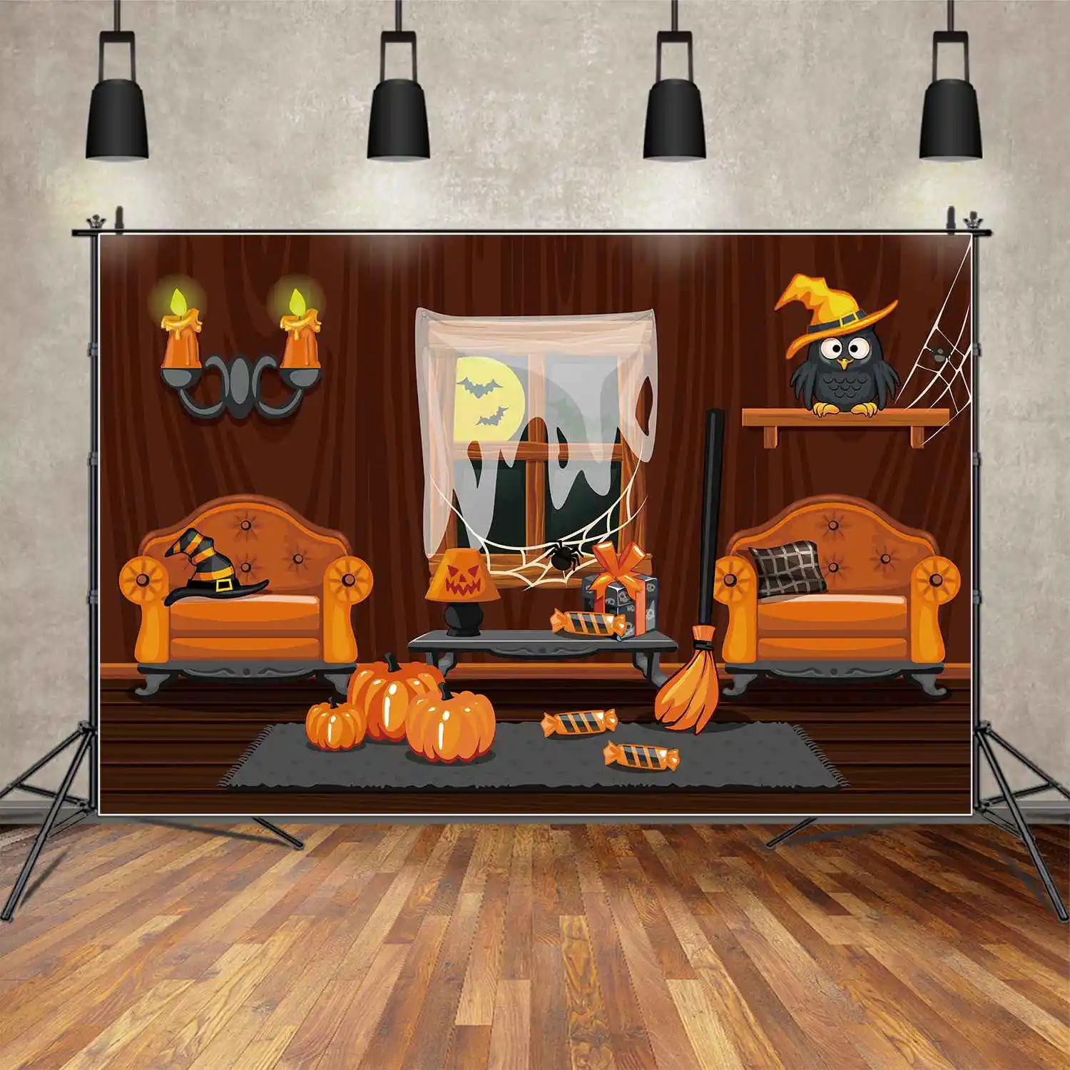 

Фон MOON.QG с изображением красных занавесок, окна на Хэллоуин, детской гостиной, фотобудки, тыквы, конфет, совы, дивана, досок, фотореквизит