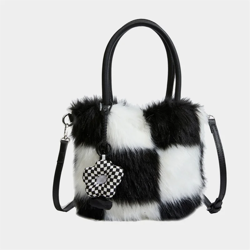 New High Quality Plush Handbag Women's Faux Fur Trend Shoulder Bag Stylish Black And White Checkered Design Plush Handbag