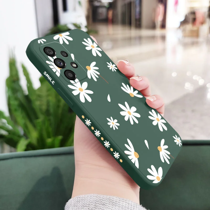 Elegant Daisy Pattern Phone Case - Floral Design Protective Cover