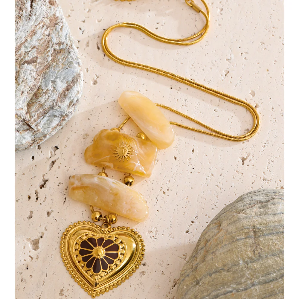 Yhpup Resin Heart Pendant Necklace