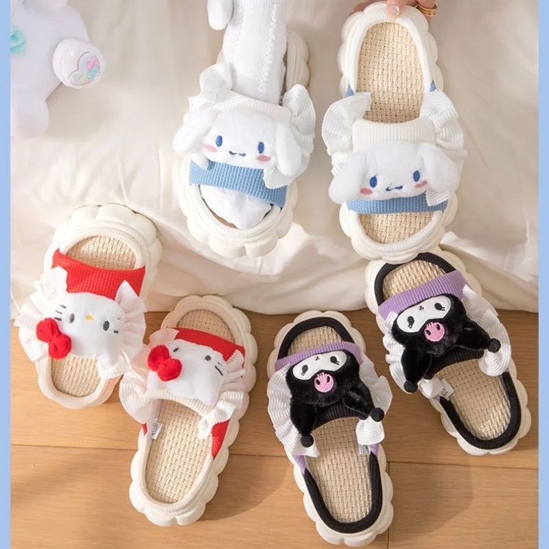 

Шлепанцы Kawaii Hello Kitty, аниме Sanrio Kuromi Cinnamoroll, для пар, хорошо смотрится, лен, мягкая подошва, Нескользящие домашние тапочки 2024