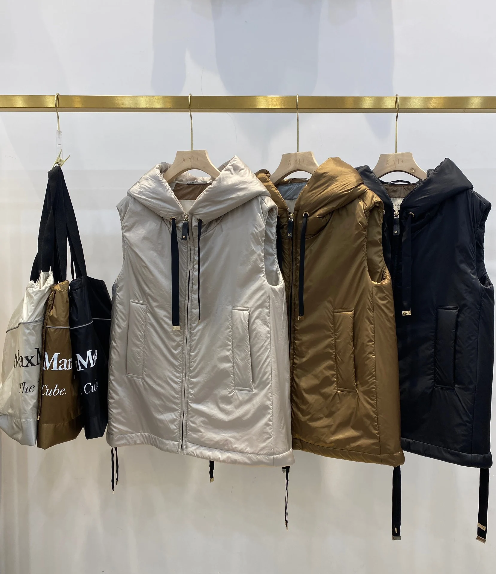 

Women Hooded Zipper Sleeveless Vest Coat