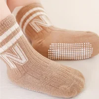 3 paires/lot chaussettes pour enfants pour garçons filles coton lettre enfants chaussettes Sport décontracté fille garçon enfant en bas âge bébé sol chaussette courte antidérapante 3