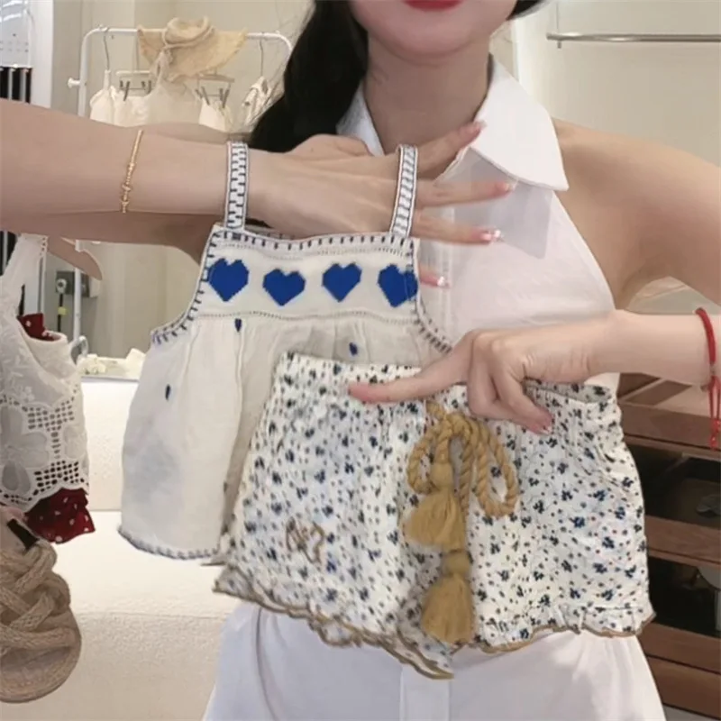 

2024 Fashion Summer Girls Clothing Sets Girls Embroidered Camisole Solid Color Vest+stylish Floral Shorts Baby Kids Novel Set