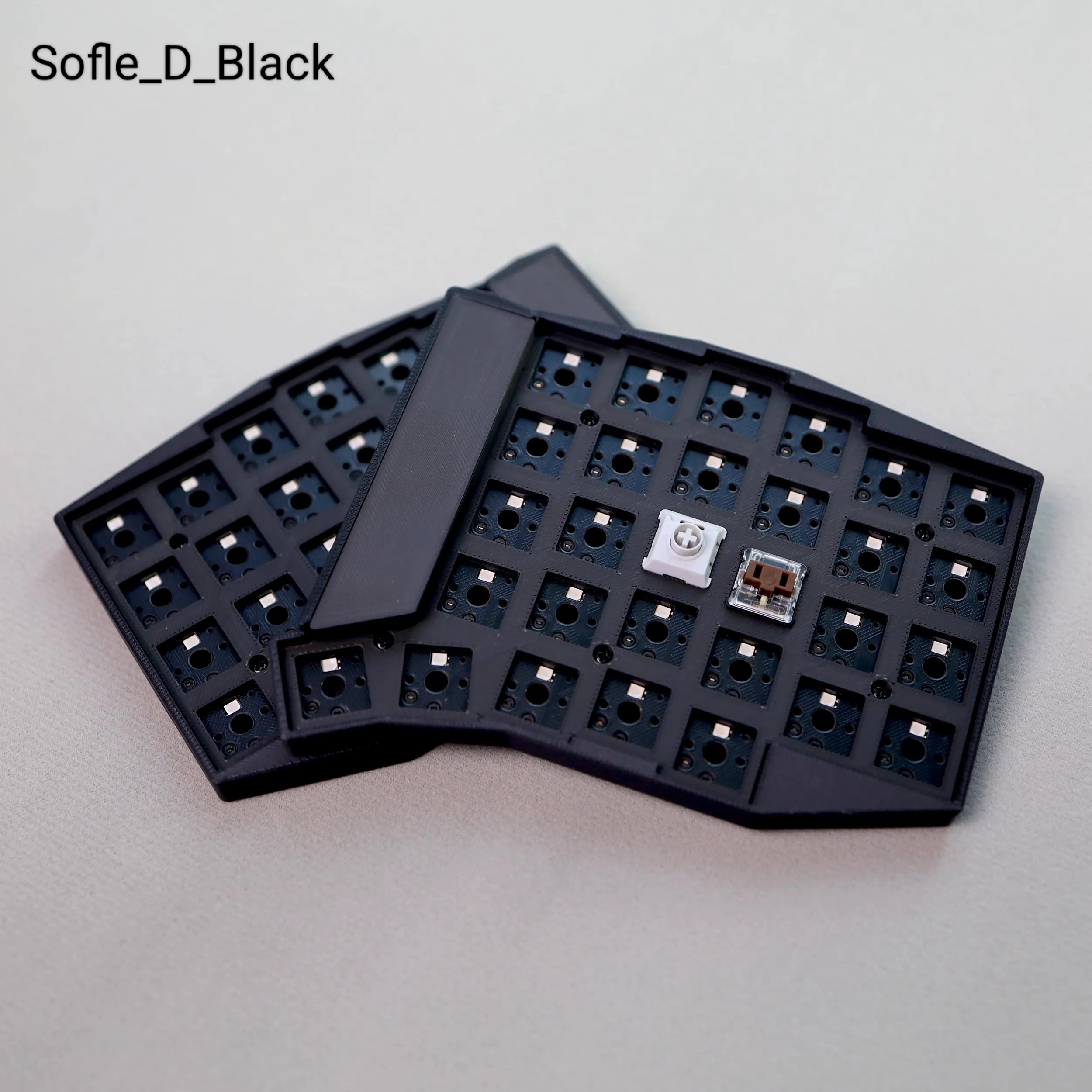 分割キーボード Sofle ロープロファイル ZMK choc v1/v2対応 ちょっとしたレビュー：初めての分割キーボード - Sofle ロー