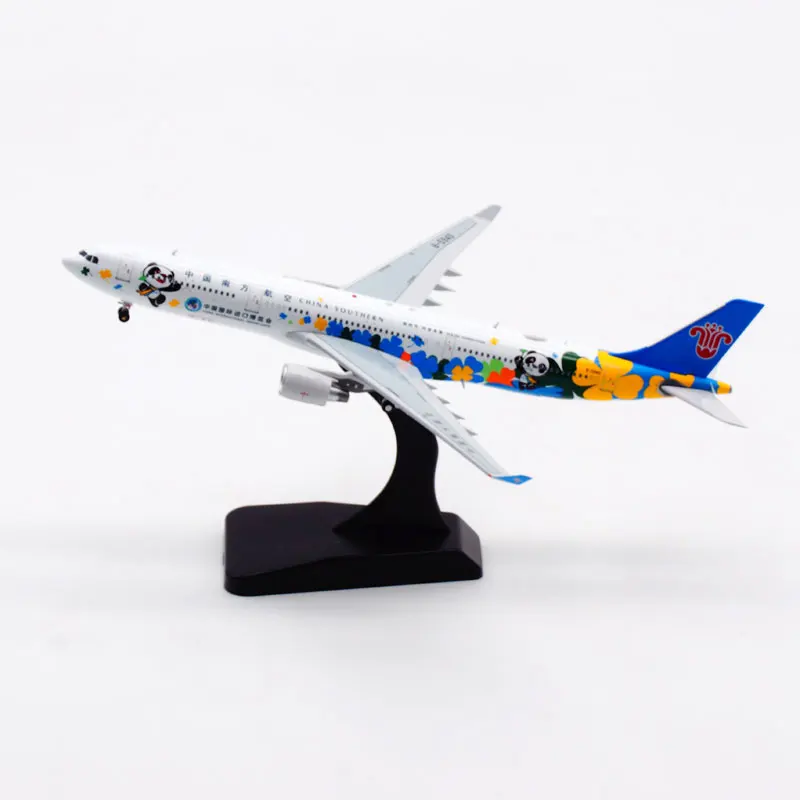 

Diecast A Southern Airlines A330-300 Civil aviation Airliner Alloy & Plastic Model 1:400 Scale Diecast Toy Gift Display