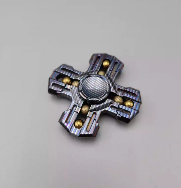

Used EDC MACKIE Grand Paladin Damascus Zirconia Fingertip gyroscope Decompression toys