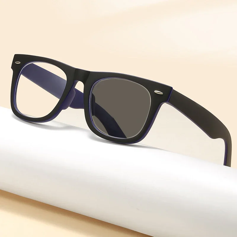 Photochromic High-definition Reading Glasses Indoor Outdoor Dual-use Presbyopia Glasses Anti Blue Light Color Changing Glasses 3