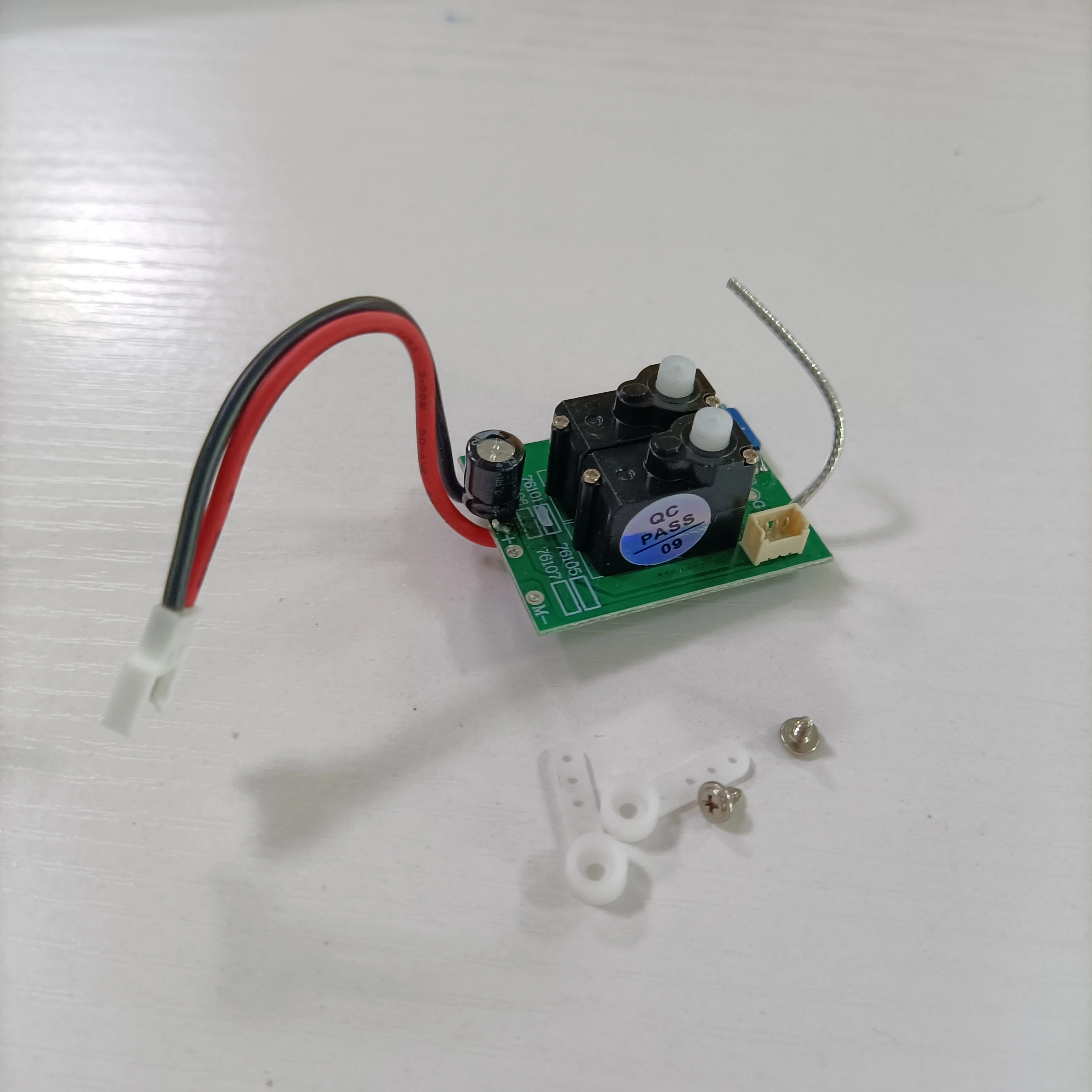 Récepteur 4ch Ear411 W /gyro servos 761-1, 761-2, 761-4 Volantex rc