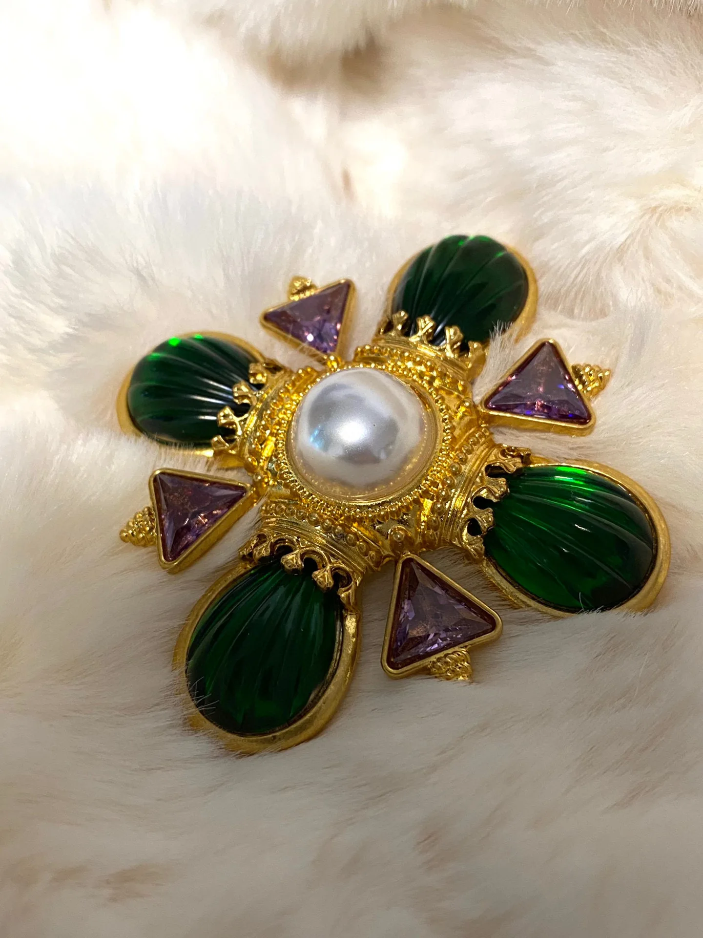 European and American vintage glass zircon palace style brooch
