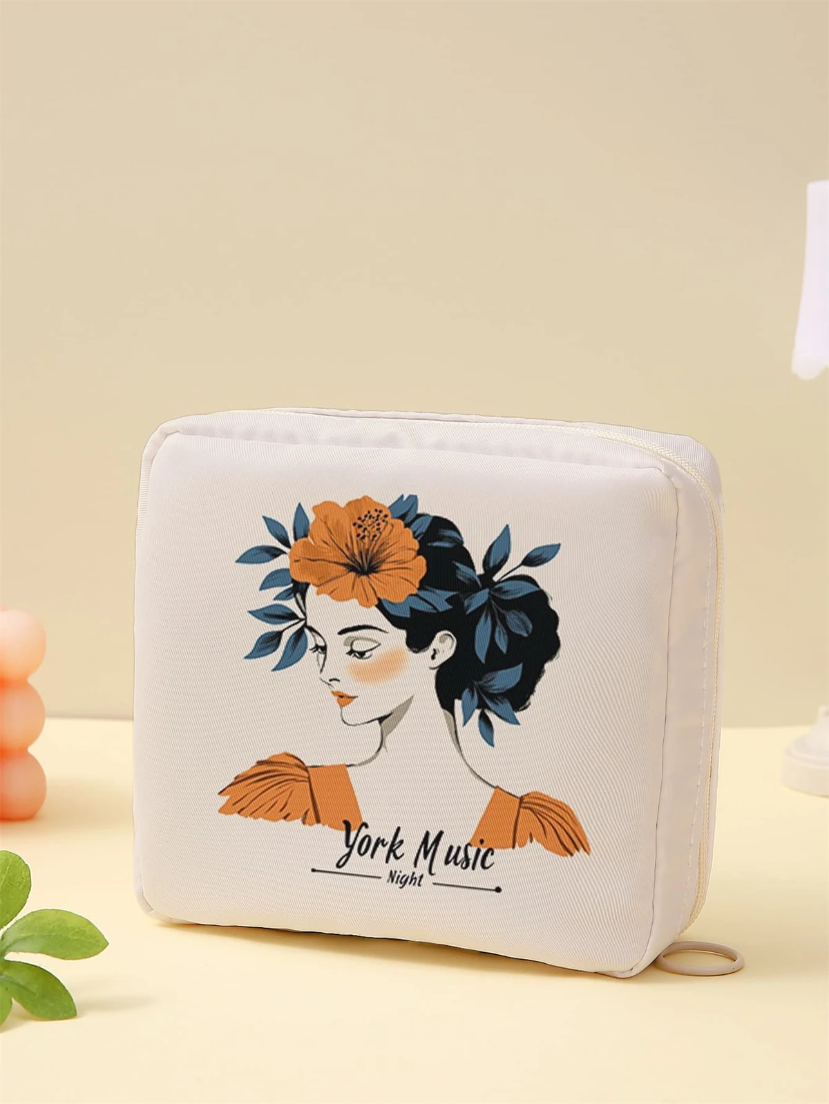 Cartoon portrait pattern printed sanitary napkin storage bag, women's lightweight tissue bag, sanitary tissue bag